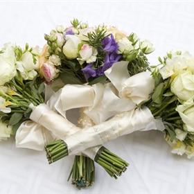 fwthumbbridesmaidstiedposies.jpg